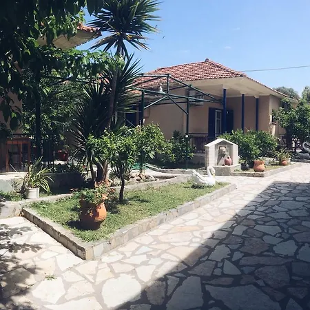 Faros Apartment *